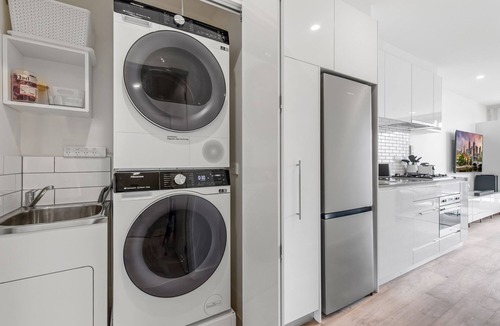 Richmond North Apartment | Great Richmond 1-bed Conveniently Located By Shops