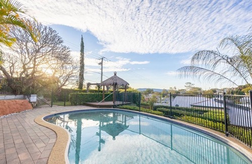 Sherwood House | Great Value Studio | Pool & Great Location &Train