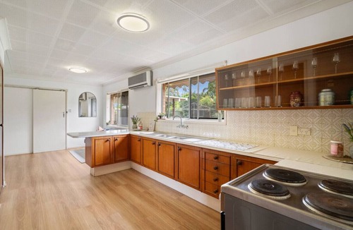 Robertson House | Great Value w/Pool for Groups Near SunnybankPlaza