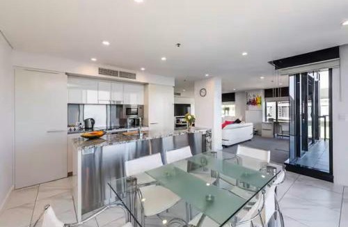 Adelaide Central Business District Apartment | Great views Penthouse on North Terrace