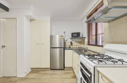 Eight Mile Plains House | GreatValue Stay| Pool | Parking | Prime Location