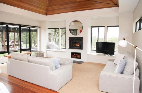 Quindalup House | Green Park - resort style rural retreat