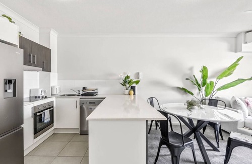 Nerang Apartment | Greenview Couples Escape for Riverside Adventures