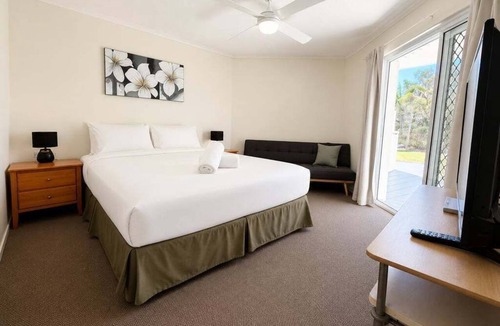 Buddina Resort | Ground Floor Beachfront Escape, Pool Views,Surfside Resort