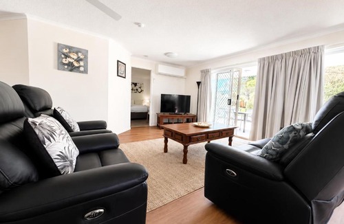 Buddina Apartment | Ground Floor Beachfront Escape, Pool Views,Surfside Resort