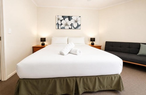 Buddina Apartment | Ground Floor Beachfront Escape, Pool Views,Surfside Resort