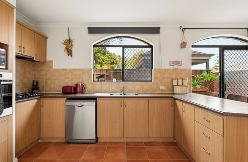 Fremantle House | Group stays for Friends, Families, Weddings and Events. Walkable to Fremantle