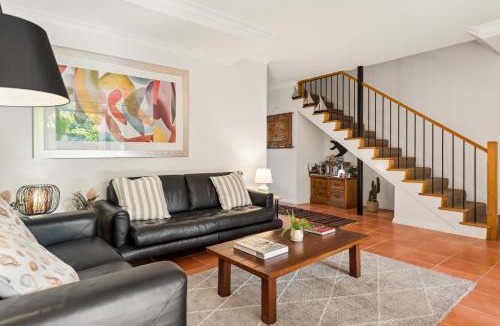 Fremantle House | Group stays for Friends Families Weddings and Events Walkable to Fremantle and attractions Super Spacious with garden and courtyard and balcony and parking for 2 cars Sleeps 6 3BD 3BR