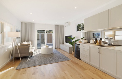 North Avoca House | Habbaniyah - Beach Front, Pool, Spa, 5 Bedrooms, Sleeps 14