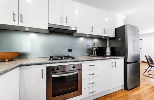 Mosman Park Apartment | Hacienda Haven – Light & Spacious Living, coastal apartment stay