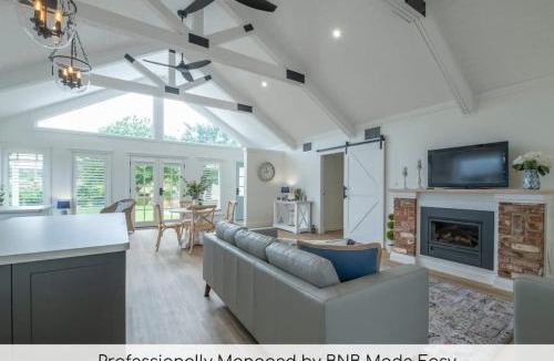 Dubbo House | Hamptons Cottage - Refined Living, Light-Filled
