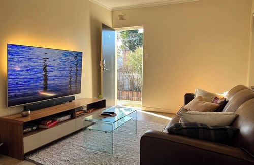 Thornbury Apartment | Happening Harold Street!
