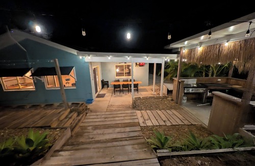 Brisbane Waterfront House | Happy Days On The Beach at Bulwer Moretonisland