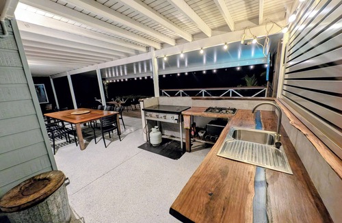 Brisbane Waterfront House | Happy Days SeaView top of foreshore hill, Bulwer Moreton Island new management