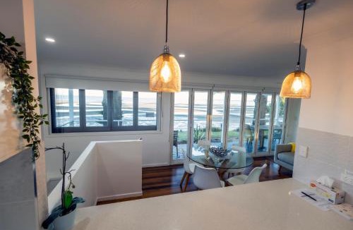 Beachmere House | Happy Tides