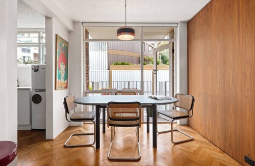 Elizabeth Bay Apartment | Harbour Edge Hideaway across Beare Park and Marina