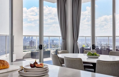 Bondi Junction Apartment | Harbour View 3-Bedroom Penthouse Suite Near Bondi Beach Sydney