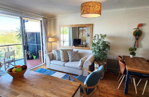 Elizabeth Bay Apartment | Harbourfront Bliss - 2 bedrooms, parking, balcony