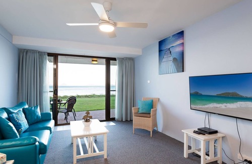 Soldiers Point Apartment | Harbourside, 4/3-7 Soldiers Point Road - ground floor on the waterfront