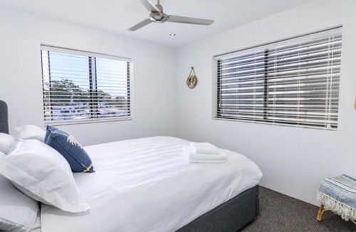Sandstone Point House | Harbourside Retreat