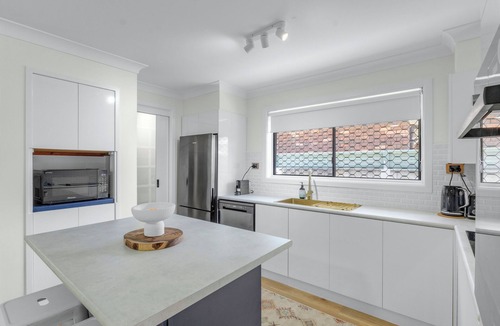 Sanctuary Point House | Haven is 80m from the water - modern spacious, pet friendly & ideally located.