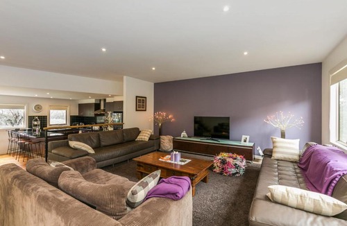 Anglesea House | Haven On Harvey - BYO Linen
