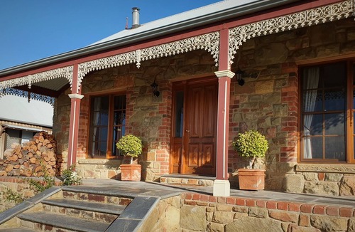 Guildford Cottage | Hawthorn Cottage -Experience the beauty and charm