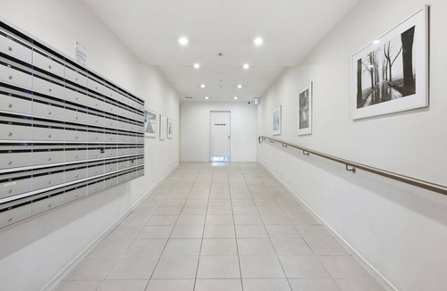 Hawthorn Apartment | Hawthorn Haven Balcony Views & Comfort