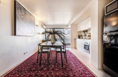 Hawthorn Condo | Hawthorn retreat with balcony near Swinburne uni