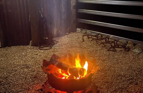 Wamuran Basin Cabin | Hayden's Place is a cozy tiny off‑grid home offering stunning 180° views.