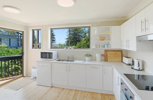 Avoca Beach House | Hear the Waves - Enjoy the Sea Breezes