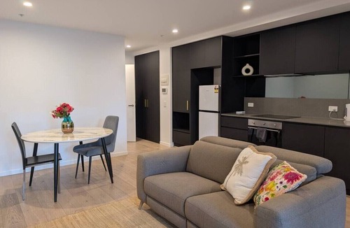 Reid Apartment | `Heart of Canberra` ~ Inner City 1br apartment