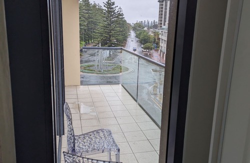 Glenelg Apartment | Heart of Glenelg - walk to beach and restaurants