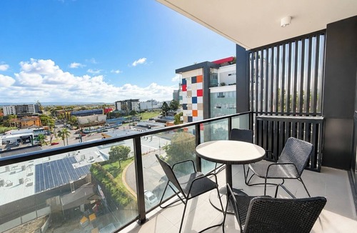 Southport Apartment | Heart of Southport 2BR | Near Tram and Pacific Fair