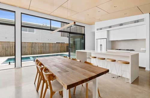 Torquay House | Heated Pool and Spa Coastal elegance
