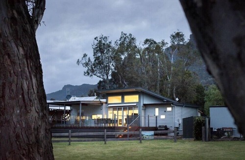 Halls Gap House | Hemley House - Three Bedroom, 2 bathroom House Halls gap