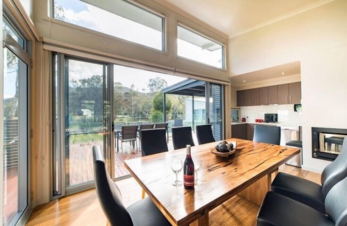 Halls Gap House | Hemley House - Three Bedroom, 2 bathroom House Halls gap