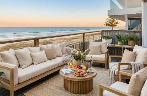 Henley Beach House | Henley Beachfront Home + Sauna, 150m From Square!