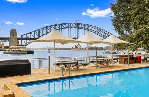 McMahons Point Apartment | HENRY12 Self- Catering