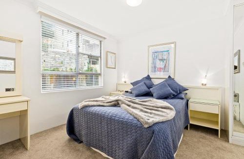 McMahons Point Apartment | HENRY12 Self- Catering