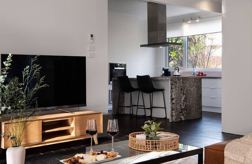 Hepburn Springs House | Hepburn Springs Retreat- stylish & light-filled