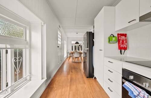 West End House | Heritage Family Home|Heart of West End|CBD & River