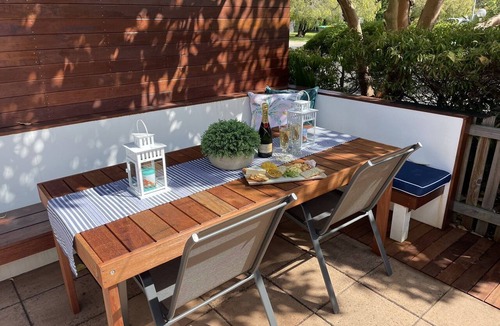 Merimbula Apartment | Hibiscus Beach Cottage only 3 minutes walk to the main beach