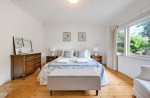 Orange House | Hideaway on March - Close to CBD & Duntryleague