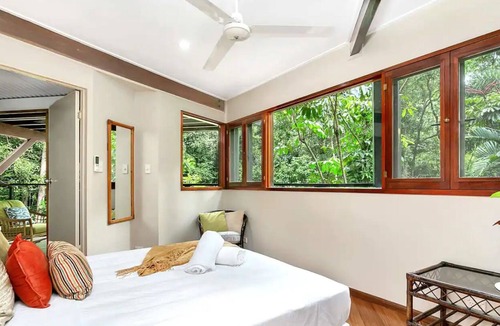 Earlville House | Hideaway Treehouse- A unique escape just 10mins from Cairns CBD