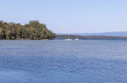 Sanctuary Point House | High Tide - Pet Friendly with Fire Pit