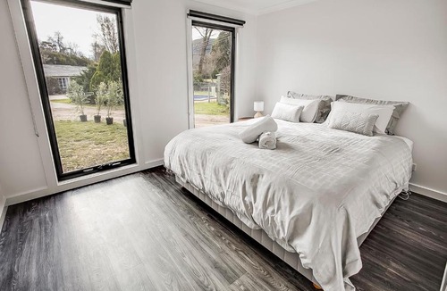 Bright House | Highland Valley Cottage 1