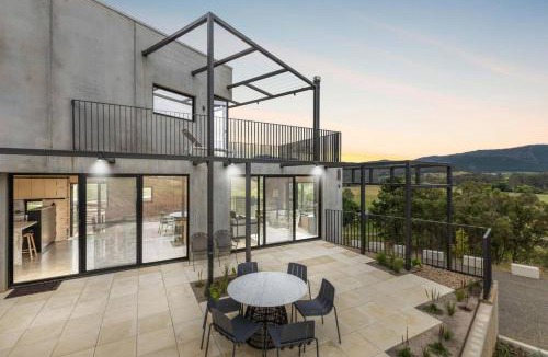 Wangaratta Forward House | Hill View