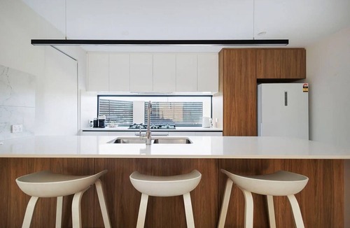 Hillarys House | Hillarys Urban Haus 4BR Near Beach and Marina