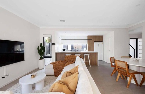 Hillarys House | Hillarys Urban Haus 4BR Near Beach and Marina